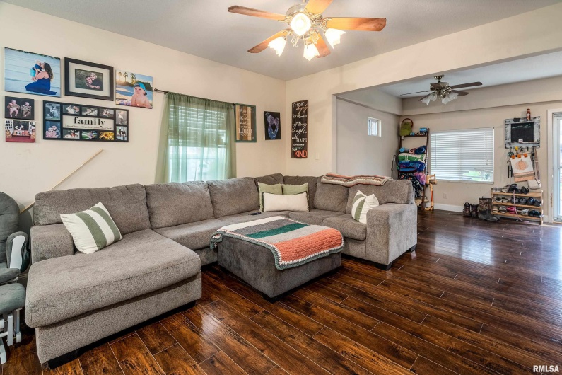 2018 CLARKE Street, Murphysboro, Illinois 62966, 2 Bedrooms Bedrooms, 0 ,1 BathroomBathrooms,Residential,For Sale,CLARKE,0,RMAEB460579