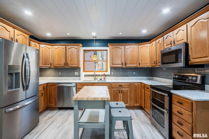 1901 Spring Garden Road, Marion, Illinois 62959, 4 Bedrooms Bedrooms, 0 ,3 BathroomsBathrooms,Residential,For Sale,Spring Garden,0,RMAQC4269668