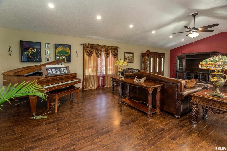 3860 BOYD Road, Anna, Illinois 62906, 4 Bedrooms Bedrooms, 0 ,2 BathroomsBathrooms,Residential,For Sale,BOYD,0,RMAEB459600