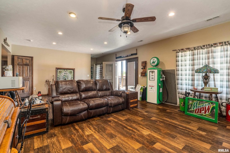 3860 BOYD Road, Anna, Illinois 62906, 4 Bedrooms Bedrooms, 0 ,2 BathroomsBathrooms,Residential,For Sale,BOYD,0,RMAEB459600