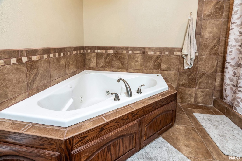 3860 BOYD Road, Anna, Illinois 62906, 4 Bedrooms Bedrooms, 0 ,2 BathroomsBathrooms,Residential,For Sale,BOYD,0,RMAEB459600