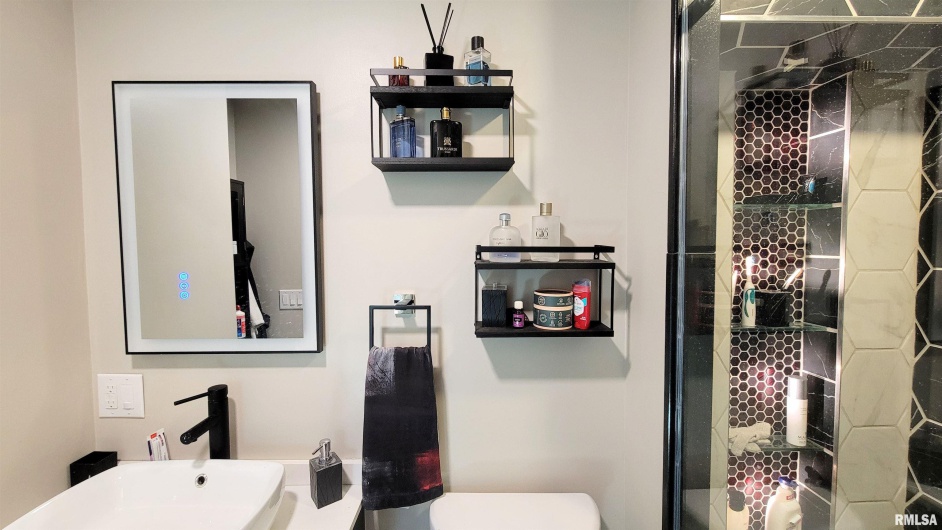 202 Westernaire Drive, Marion, Illinois 62959, 3 Bedrooms Bedrooms, 0 ,2 BathroomsBathrooms,Residential,For Sale,Westernaire,0,RMAEB460584