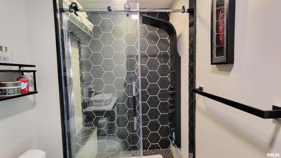 202 Westernaire Drive, Marion, Illinois 62959, 3 Bedrooms Bedrooms, 0 ,2 BathroomsBathrooms,Residential,For Sale,Westernaire,0,RMAEB460584