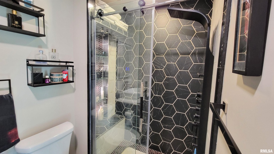 202 Westernaire Drive, Marion, Illinois 62959, 3 Bedrooms Bedrooms, 0 ,2 BathroomsBathrooms,Residential,For Sale,Westernaire,0,RMAEB460584