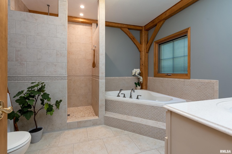 1165 Lake Shore Drive North Drive, Goreville, Illinois 62995, 4 Bedrooms Bedrooms, 0 ,3 BathroomsBathrooms,Residential,For Sale,Lake Shore Drive North,0,RMAEB460586