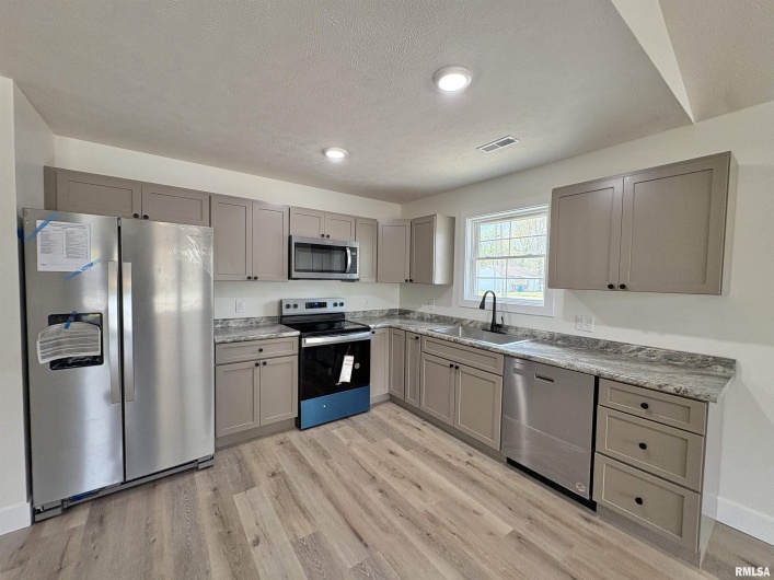 209 MADISON Street, Cambria, Illinois 62915, 3 Bedrooms Bedrooms, 0 ,2 BathroomsBathrooms,Residential,For Sale,MADISON,0,RMAEB460347