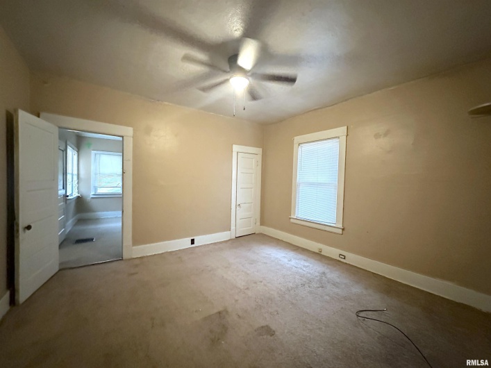 405 COLLEGE Street, Carbondale, Illinois 62901, 3 Bedrooms Bedrooms, 0 ,1 BathroomBathrooms,Residential,For Sale,COLLEGE,0,RMAEB460599