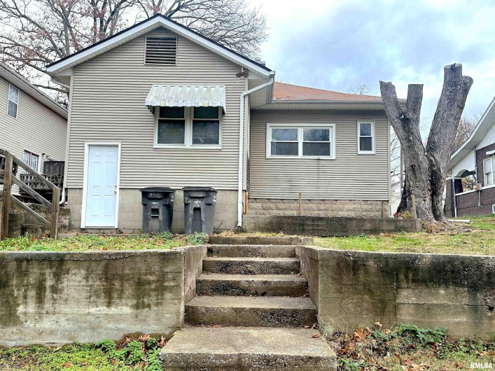 405 COLLEGE Street, Carbondale, Illinois 62901, 3 Bedrooms Bedrooms, 0 ,1 BathroomBathrooms,Residential,For Sale,COLLEGE,0,RMAEB460599