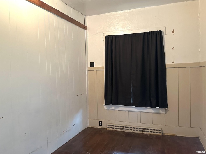405 COLLEGE Street, Carbondale, Illinois 62901, 3 Bedrooms Bedrooms, 0 ,1 BathroomBathrooms,Residential,For Sale,COLLEGE,0,RMAEB460599