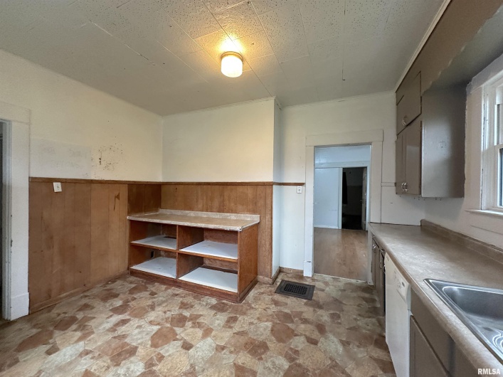 405 COLLEGE Street, Carbondale, Illinois 62901, 3 Bedrooms Bedrooms, 0 ,1 BathroomBathrooms,Residential,For Sale,COLLEGE,0,RMAEB460599