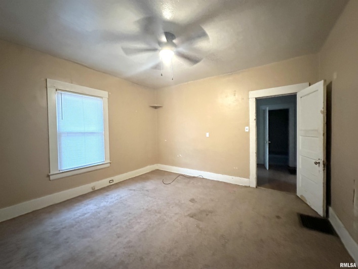 405 COLLEGE Street, Carbondale, Illinois 62901, 3 Bedrooms Bedrooms, 0 ,1 BathroomBathrooms,Residential,For Sale,COLLEGE,0,RMAEB460599