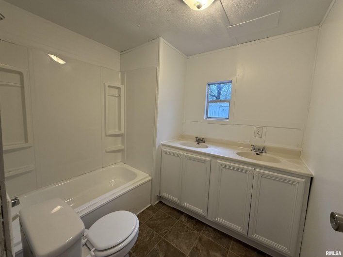 2520 NEW ERA Road, Carbondale, Illinois 62901, 2 Bedrooms Bedrooms, 0 ,2 BathroomsBathrooms,Manufactured In Park,For Sale,NEW ERA,0,RMAEB460600