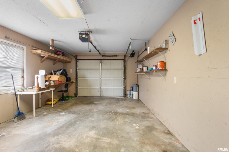 1008 OAKWOOD Lane, Marion, Illinois 62959, 3 Bedrooms Bedrooms, 0 ,2 BathroomsBathrooms,Residential,For Sale,OAKWOOD,0,RMAEB460607