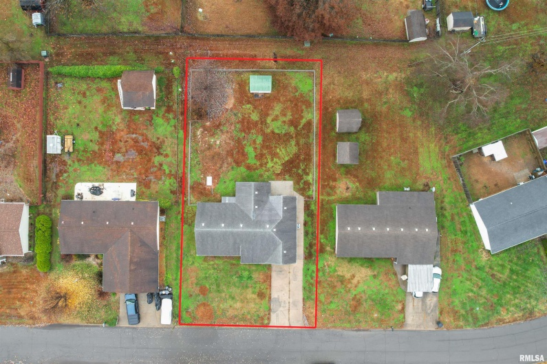 1008 OAKWOOD Lane, Marion, Illinois 62959, 3 Bedrooms Bedrooms, 0 ,2 BathroomsBathrooms,Residential,For Sale,OAKWOOD,0,RMAEB460607