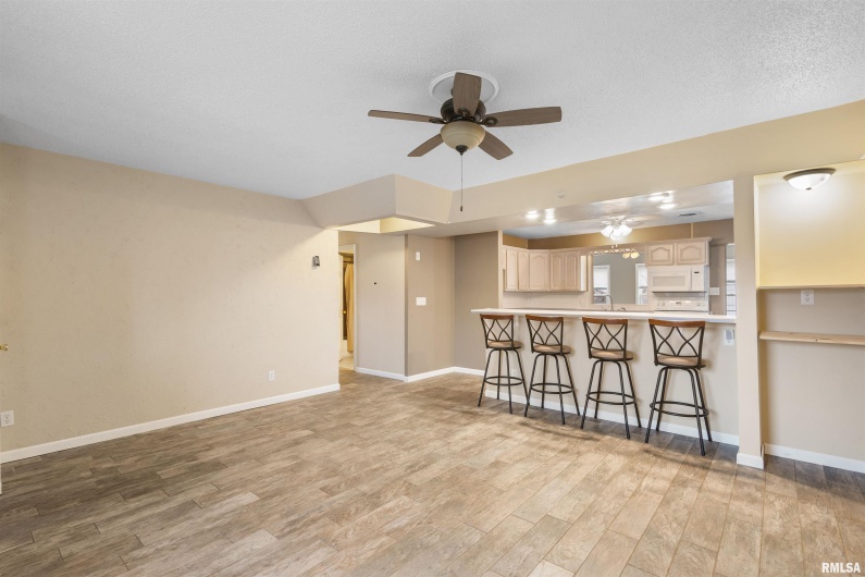 1008 OAKWOOD Lane, Marion, Illinois 62959, 3 Bedrooms Bedrooms, 0 ,2 BathroomsBathrooms,Residential,For Sale,OAKWOOD,0,RMAEB460607