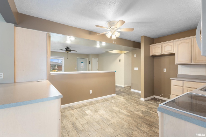 1008 OAKWOOD Lane, Marion, Illinois 62959, 3 Bedrooms Bedrooms, 0 ,2 BathroomsBathrooms,Residential,For Sale,OAKWOOD,0,RMAEB460607