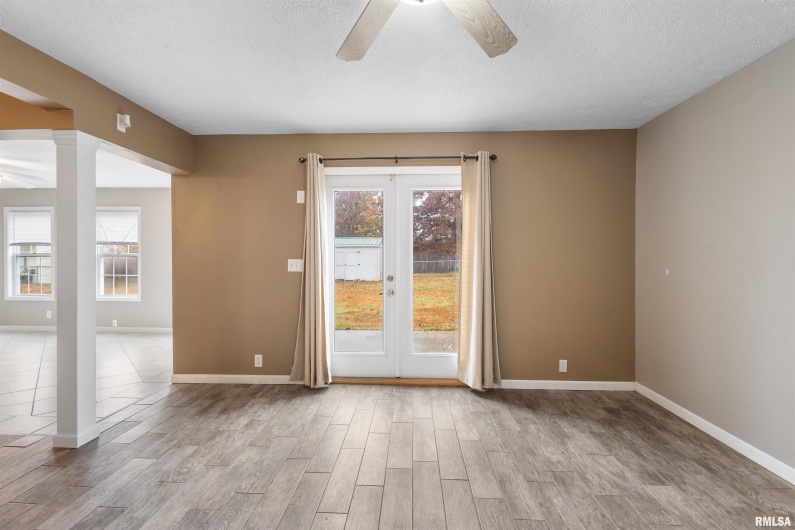 1008 OAKWOOD Lane, Marion, Illinois 62959, 3 Bedrooms Bedrooms, 0 ,2 BathroomsBathrooms,Residential,For Sale,OAKWOOD,0,RMAEB460607