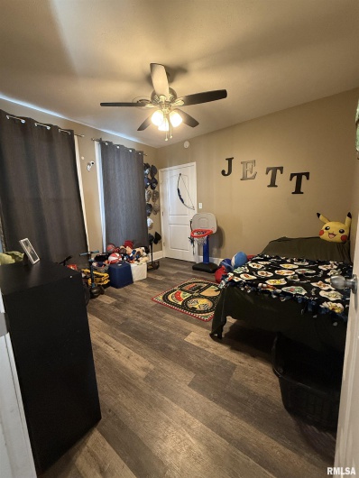 605 Follis Avenue, Johnston City, Illinois 62951, 3 Bedrooms Bedrooms, 0 ,2 BathroomsBathrooms,Residential,For Sale,Follis,0,RMAQC4269697