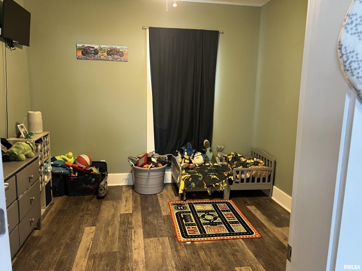 605 Follis Avenue, Johnston City, Illinois 62951, 3 Bedrooms Bedrooms, 0 ,2 BathroomsBathrooms,Residential,For Sale,Follis,0,RMAQC4269697