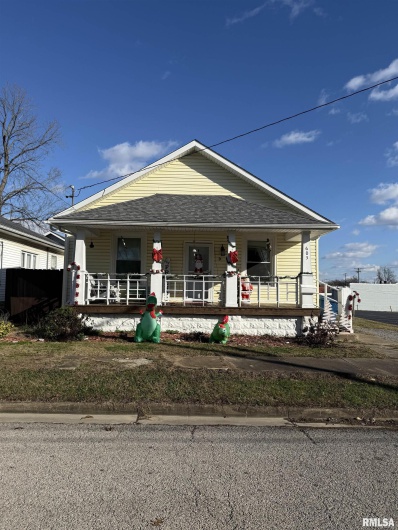 605 Follis Avenue, Johnston City, Illinois 62951, 3 Bedrooms Bedrooms, 0 ,2 BathroomsBathrooms,Residential,For Sale,Follis,0,RMAQC4269697