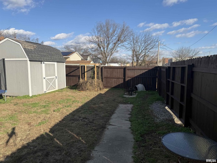 605 Follis Avenue, Johnston City, Illinois 62951, 3 Bedrooms Bedrooms, 0 ,2 BathroomsBathrooms,Residential,For Sale,Follis,0,RMAQC4269697