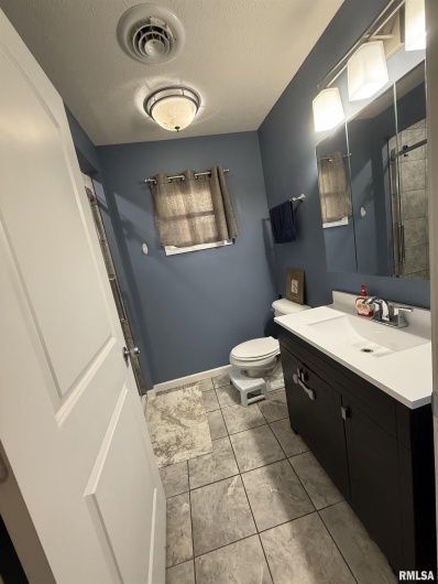 605 Follis Avenue, Johnston City, Illinois 62951, 3 Bedrooms Bedrooms, 0 ,2 BathroomsBathrooms,Residential,For Sale,Follis,0,RMAQC4269697