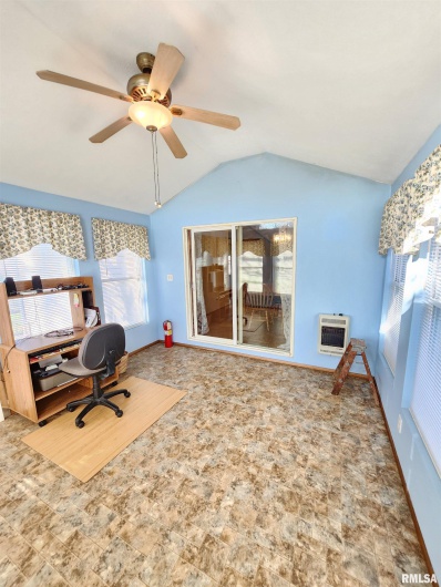 37 JANET Street, Murphysboro, Illinois 62966, 3 Bedrooms Bedrooms, 0 ,2 BathroomsBathrooms,Residential,For Sale,JANET,0,RMAEB460611