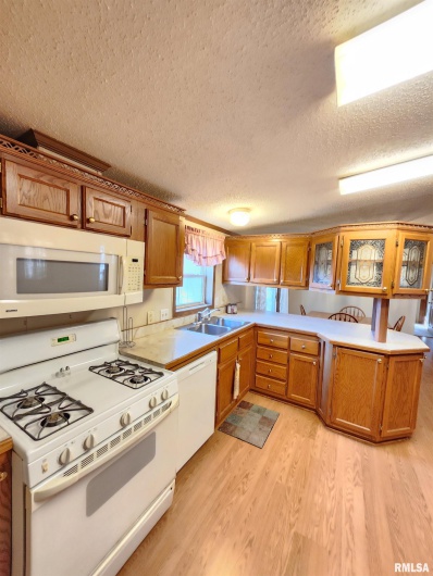 37 JANET Street, Murphysboro, Illinois 62966, 3 Bedrooms Bedrooms, 0 ,2 BathroomsBathrooms,Residential,For Sale,JANET,0,RMAEB460611