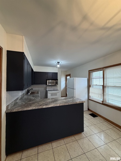 1806 MARKET Street, Metropolis, Illinois 62960, 3 Bedrooms Bedrooms, 0 ,1 BathroomBathrooms,Residential,For Sale,MARKET,0,RMAEB460616