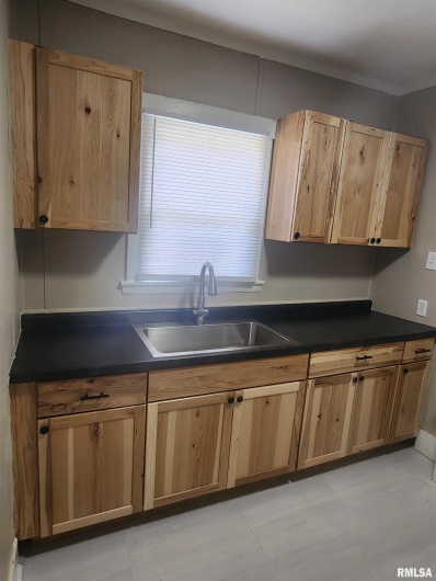 611 CHERRY Street, Carbondale, Illinois 62901, 4 Bedrooms Bedrooms, 0 ,1 BathroomBathrooms,Residential,For Sale,CHERRY,0,RMAEB459581