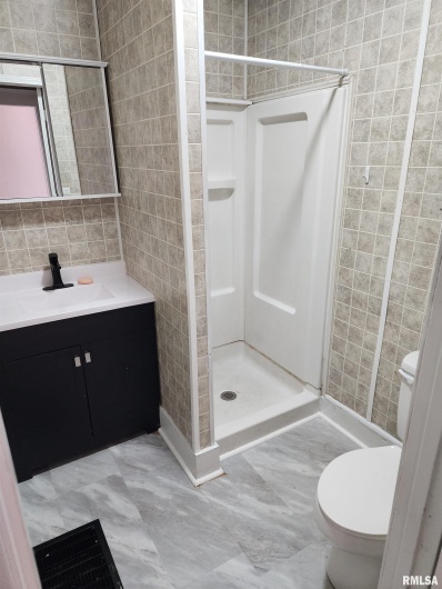 611 CHERRY Street, Carbondale, Illinois 62901, 4 Bedrooms Bedrooms, 0 ,1 BathroomBathrooms,Residential,For Sale,CHERRY,0,RMAEB459581