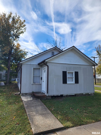 613 CHERRY Street, Carbondale, Illinois 62901, 4 Bedrooms Bedrooms, 0 ,1 BathroomBathrooms,Residential,For Sale,CHERRY,0,RMAEB459582