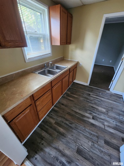 613 CHERRY Street, Carbondale, Illinois 62901, 4 Bedrooms Bedrooms, 0 ,1 BathroomBathrooms,Residential,For Sale,CHERRY,0,RMAEB459582