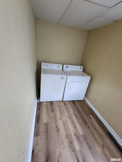 613 CHERRY Street, Carbondale, Illinois 62901, 4 Bedrooms Bedrooms, 0 ,1 BathroomBathrooms,Residential,For Sale,CHERRY,0,RMAEB459582