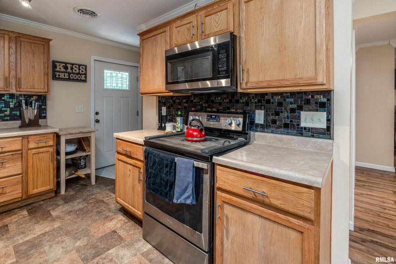 701 CAMPUS Drive, Carbondale, Illinois 62901, 3 Bedrooms Bedrooms, 0 ,2 BathroomsBathrooms,Residential,For Sale,CAMPUS,0,RMAEB459237