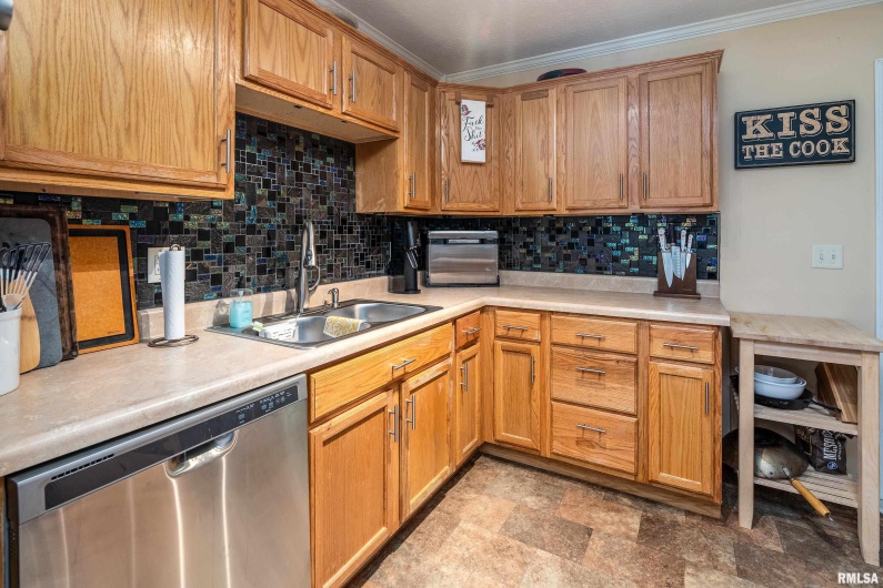 701 CAMPUS Drive, Carbondale, Illinois 62901, 3 Bedrooms Bedrooms, 0 ,2 BathroomsBathrooms,Residential,For Sale,CAMPUS,0,RMAEB459237