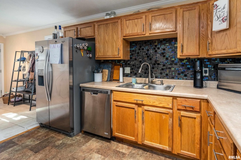 701 CAMPUS Drive, Carbondale, Illinois 62901, 3 Bedrooms Bedrooms, 0 ,2 BathroomsBathrooms,Residential,For Sale,CAMPUS,0,RMAEB459237