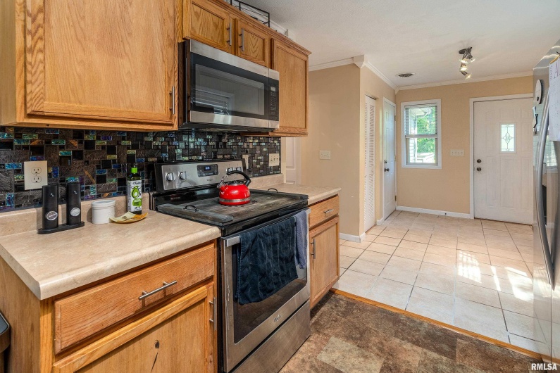 701 CAMPUS Drive, Carbondale, Illinois 62901, 3 Bedrooms Bedrooms, 0 ,2 BathroomsBathrooms,Residential,For Sale,CAMPUS,0,RMAEB459237