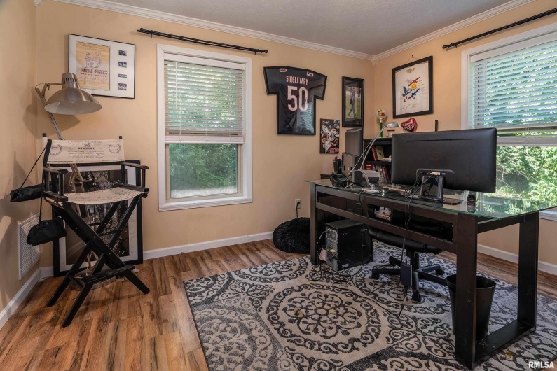 701 CAMPUS Drive, Carbondale, Illinois 62901, 3 Bedrooms Bedrooms, 0 ,2 BathroomsBathrooms,Residential,For Sale,CAMPUS,0,RMAEB459237