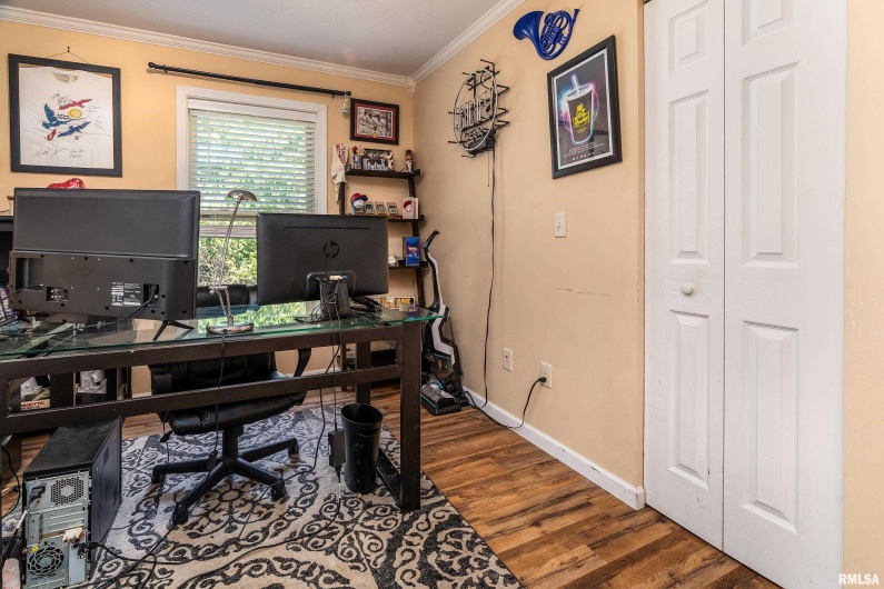 701 CAMPUS Drive, Carbondale, Illinois 62901, 3 Bedrooms Bedrooms, 0 ,2 BathroomsBathrooms,Residential,For Sale,CAMPUS,0,RMAEB459237