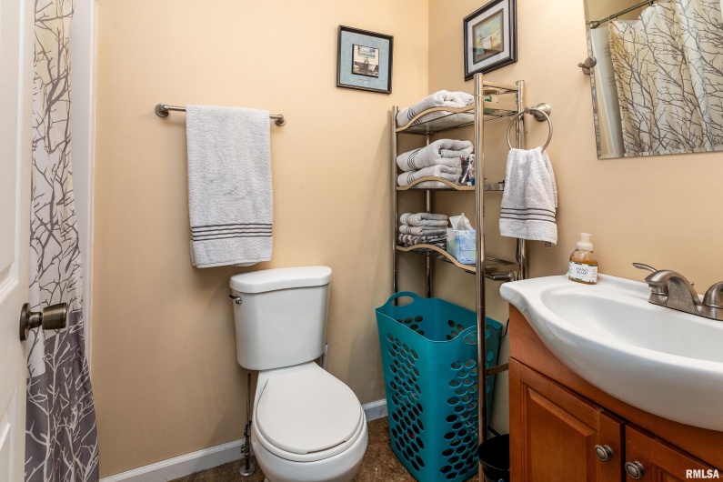 701 CAMPUS Drive, Carbondale, Illinois 62901, 3 Bedrooms Bedrooms, 0 ,2 BathroomsBathrooms,Residential,For Sale,CAMPUS,0,RMAEB459237