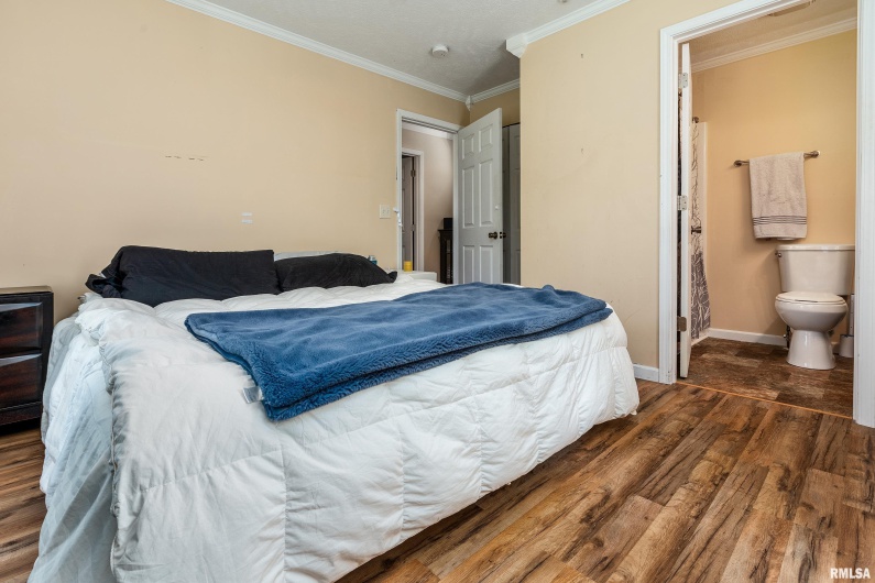 701 CAMPUS Drive, Carbondale, Illinois 62901, 3 Bedrooms Bedrooms, 0 ,2 BathroomsBathrooms,Residential,For Sale,CAMPUS,0,RMAEB459237