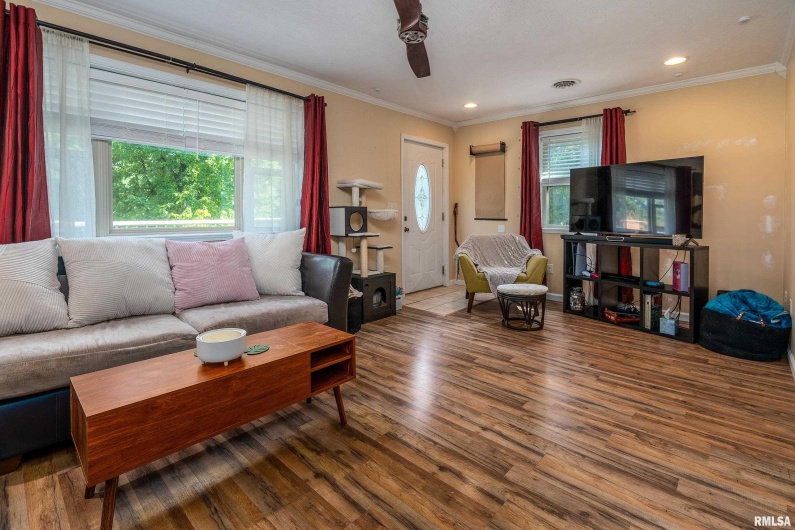 701 CAMPUS Drive, Carbondale, Illinois 62901, 3 Bedrooms Bedrooms, 0 ,2 BathroomsBathrooms,Residential,For Sale,CAMPUS,0,RMAEB459237