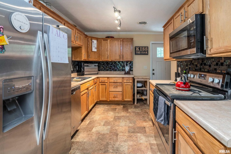 701 CAMPUS Drive, Carbondale, Illinois 62901, 3 Bedrooms Bedrooms, 0 ,2 BathroomsBathrooms,Residential,For Sale,CAMPUS,0,RMAEB459237