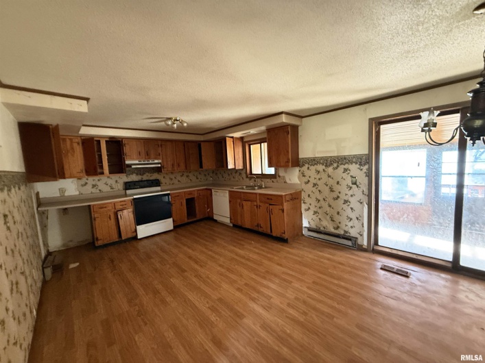 9560 Lessley Road, Sparta, Illinois 62286, 3 Bedrooms Bedrooms, 0 ,2 BathroomsBathrooms,Residential,For Sale,Lessley,0,RMAEB459230