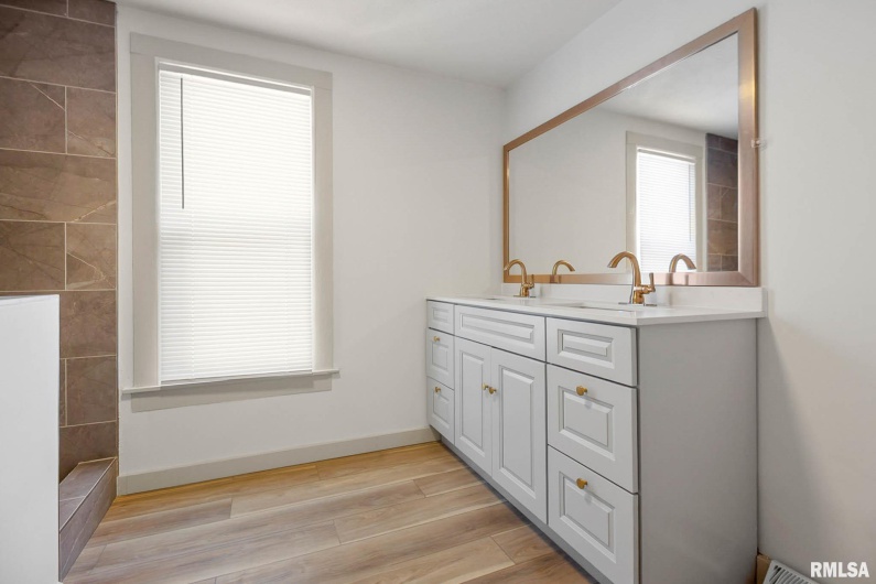 1510 DIVISION Street, Carterville, Illinois 62918, 2 Bedrooms Bedrooms, 0 ,2 BathroomsBathrooms,Residential,For Sale,DIVISION,0,RMAQC4269709