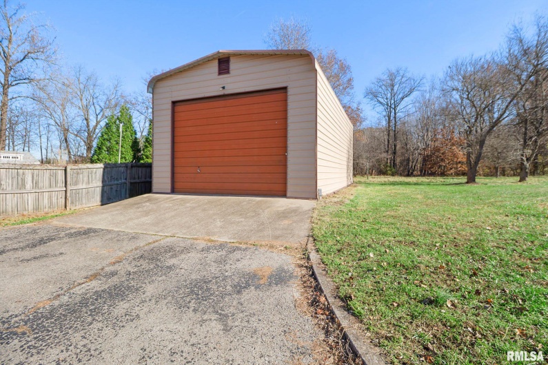 1510 DIVISION Street, Carterville, Illinois 62918, 2 Bedrooms Bedrooms, 0 ,2 BathroomsBathrooms,Residential,For Sale,DIVISION,0,RMAQC4269709