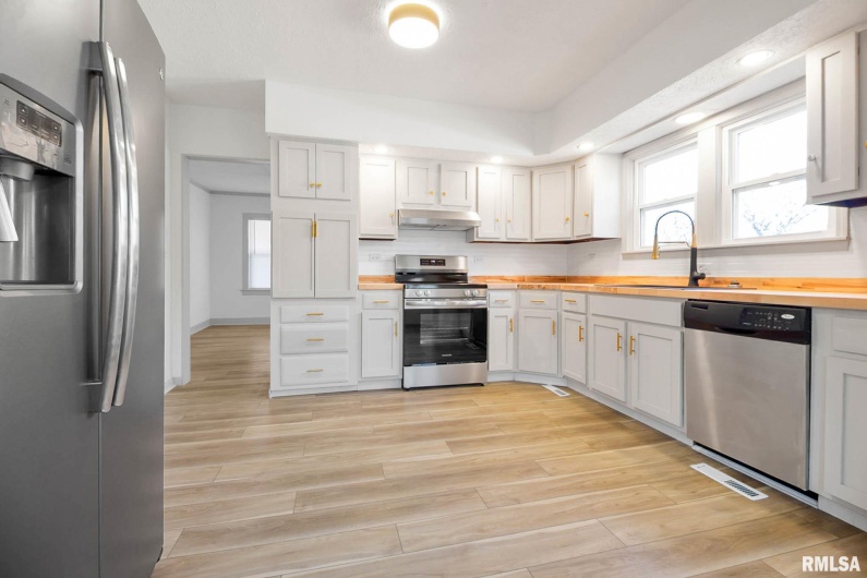 1510 DIVISION Street, Carterville, Illinois 62918, 2 Bedrooms Bedrooms, 0 ,2 BathroomsBathrooms,Residential,For Sale,DIVISION,0,RMAQC4269709