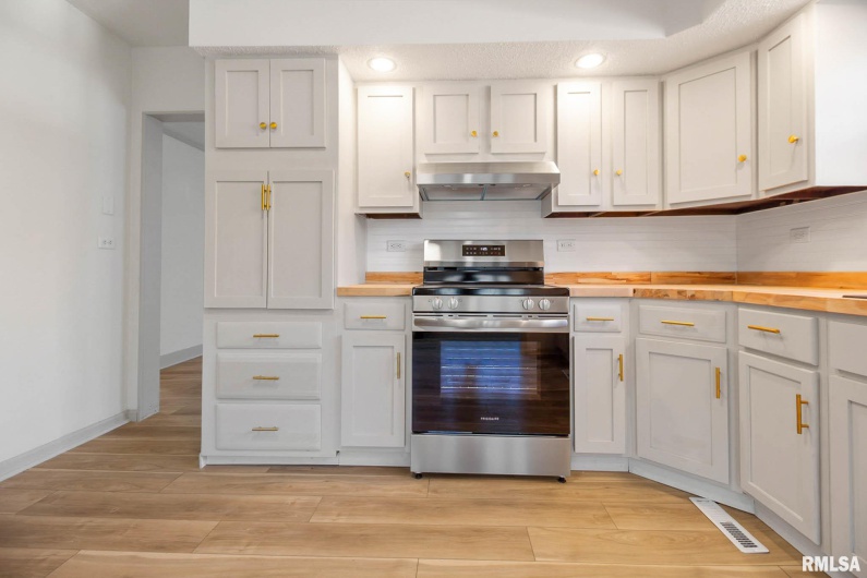 1510 DIVISION Street, Carterville, Illinois 62918, 2 Bedrooms Bedrooms, 0 ,2 BathroomsBathrooms,Residential,For Sale,DIVISION,0,RMAQC4269709