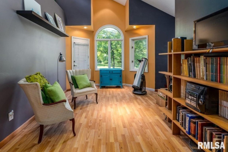 412 WAGON WHEEL Road, Carbondale, Illinois 62901, 6 Bedrooms Bedrooms, 0 ,4 BathroomsBathrooms,Residential,For Sale,WAGON WHEEL,0,RMAEB460625